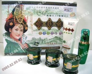 Bộ mỹ phẩm Hoàng cung